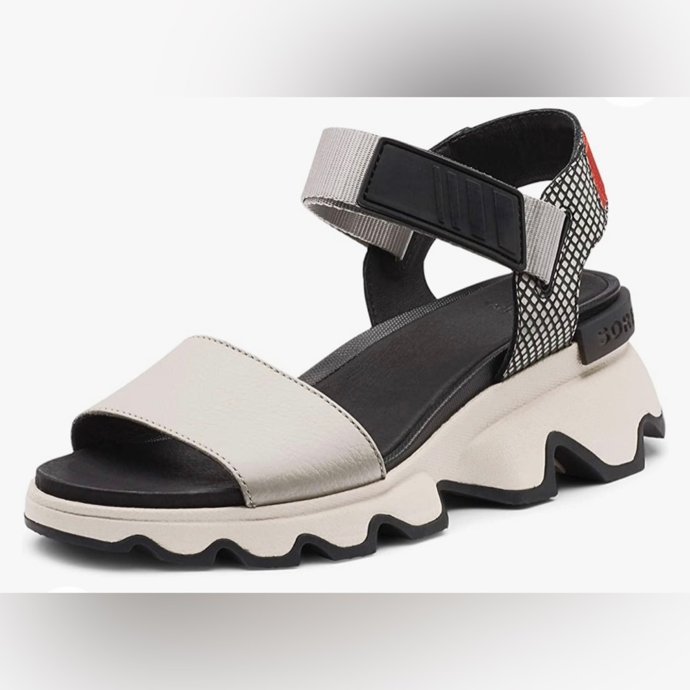NWT Sorel Kinetic Dove Gray Sandal